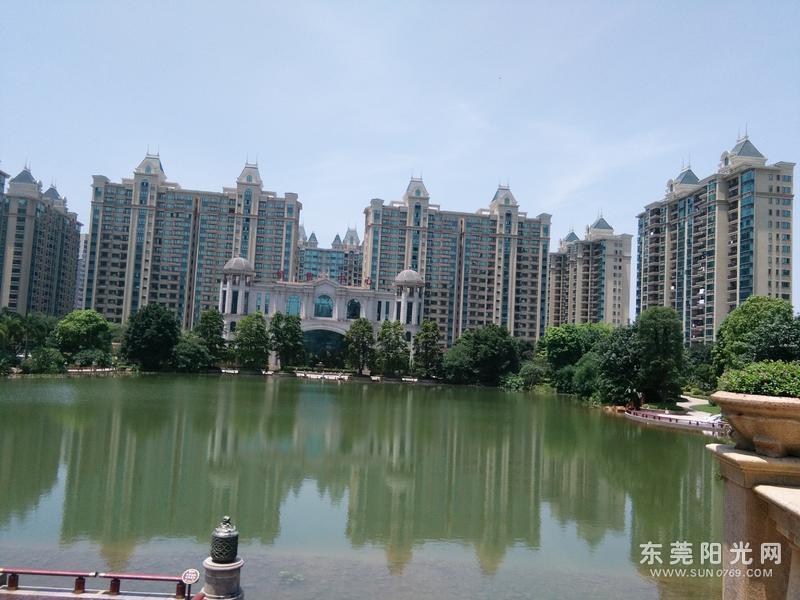 圈 行政中心区 物业名称 装修程度 精装 物业地址 【恒大御湖】-东 